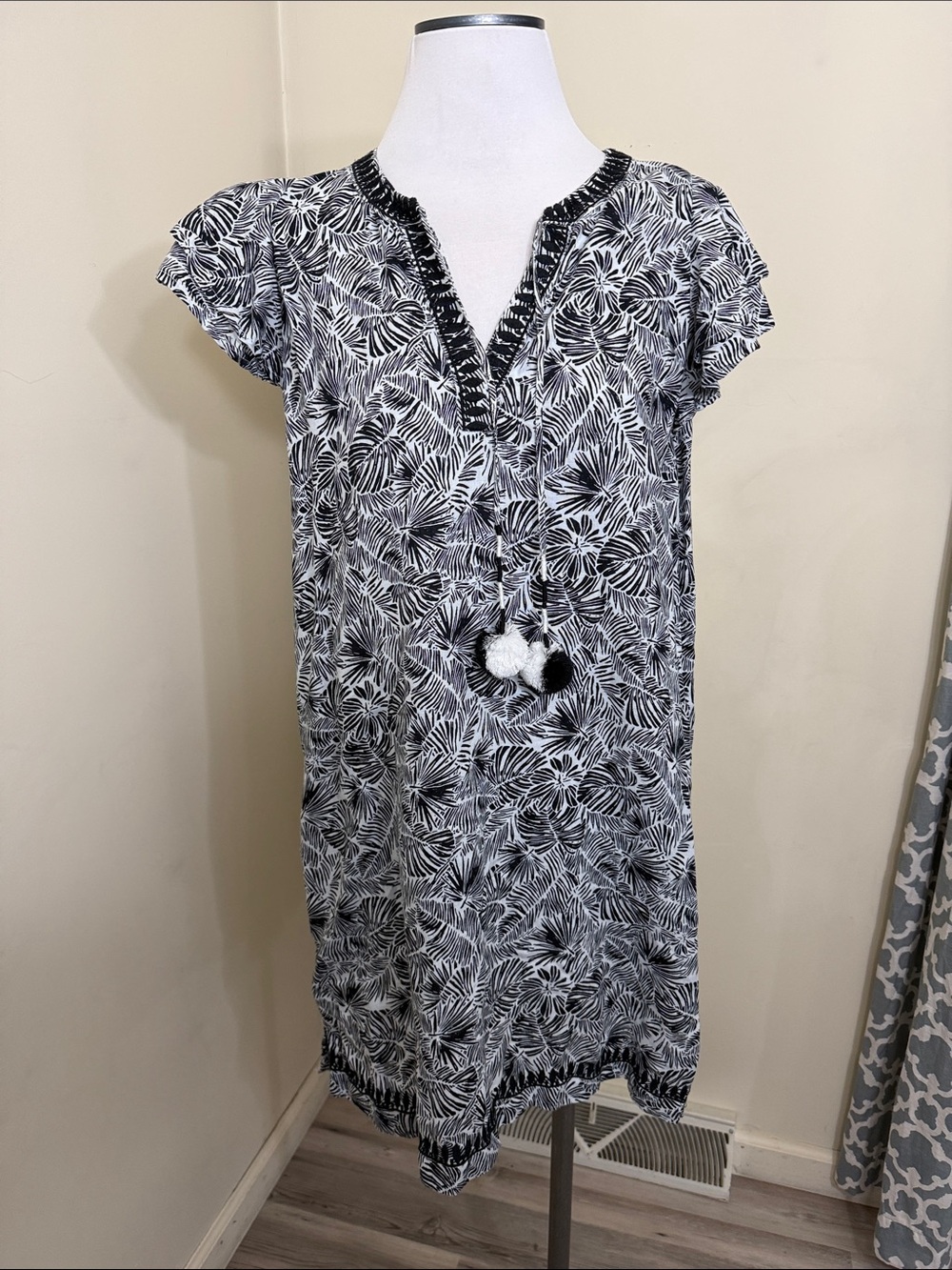 Vineyard vines 100% linen palm leaves shift dress Size medium